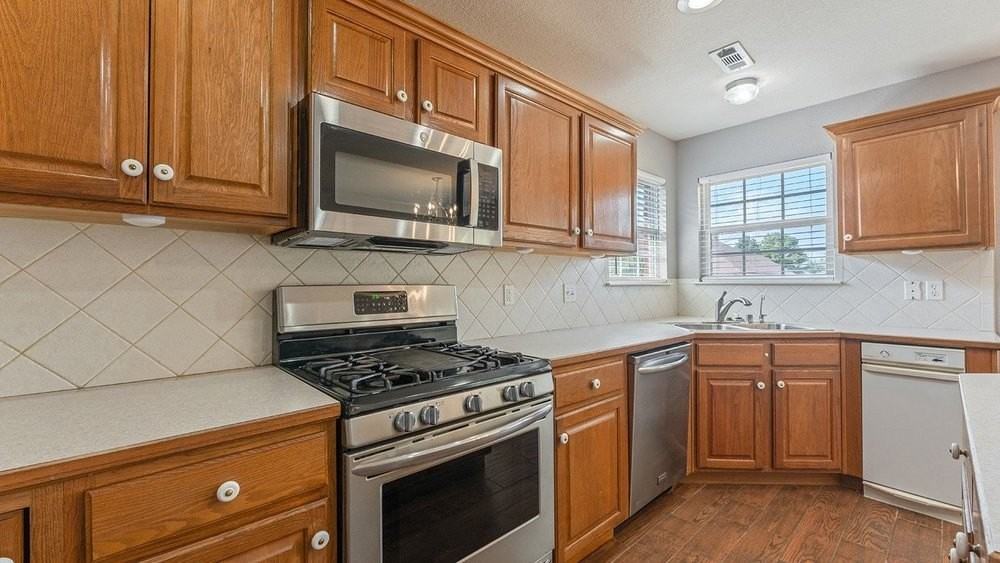 884 Palisades Ave - Photo 5 of 19