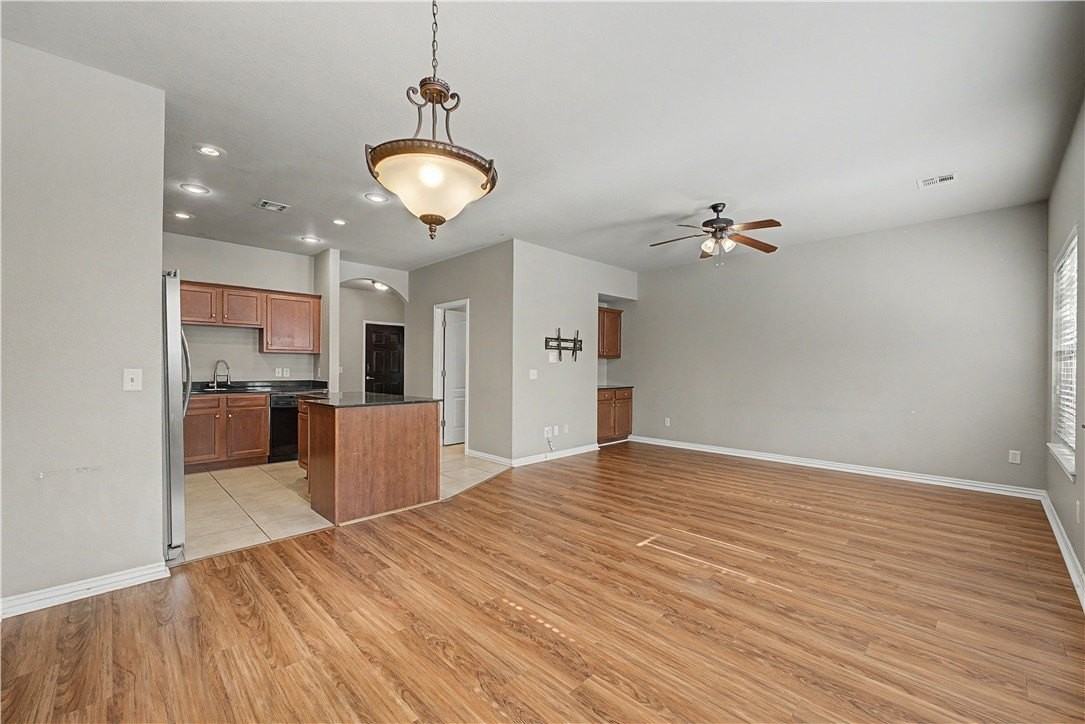 3229 W Montrail Pl - Photo 4 of 25