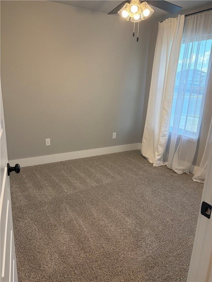 613 Jackson Ln - Photo 3 of 23