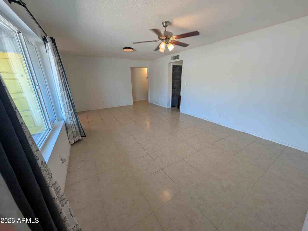 1039 E Larkspur Ln - Photo 5 of 23
