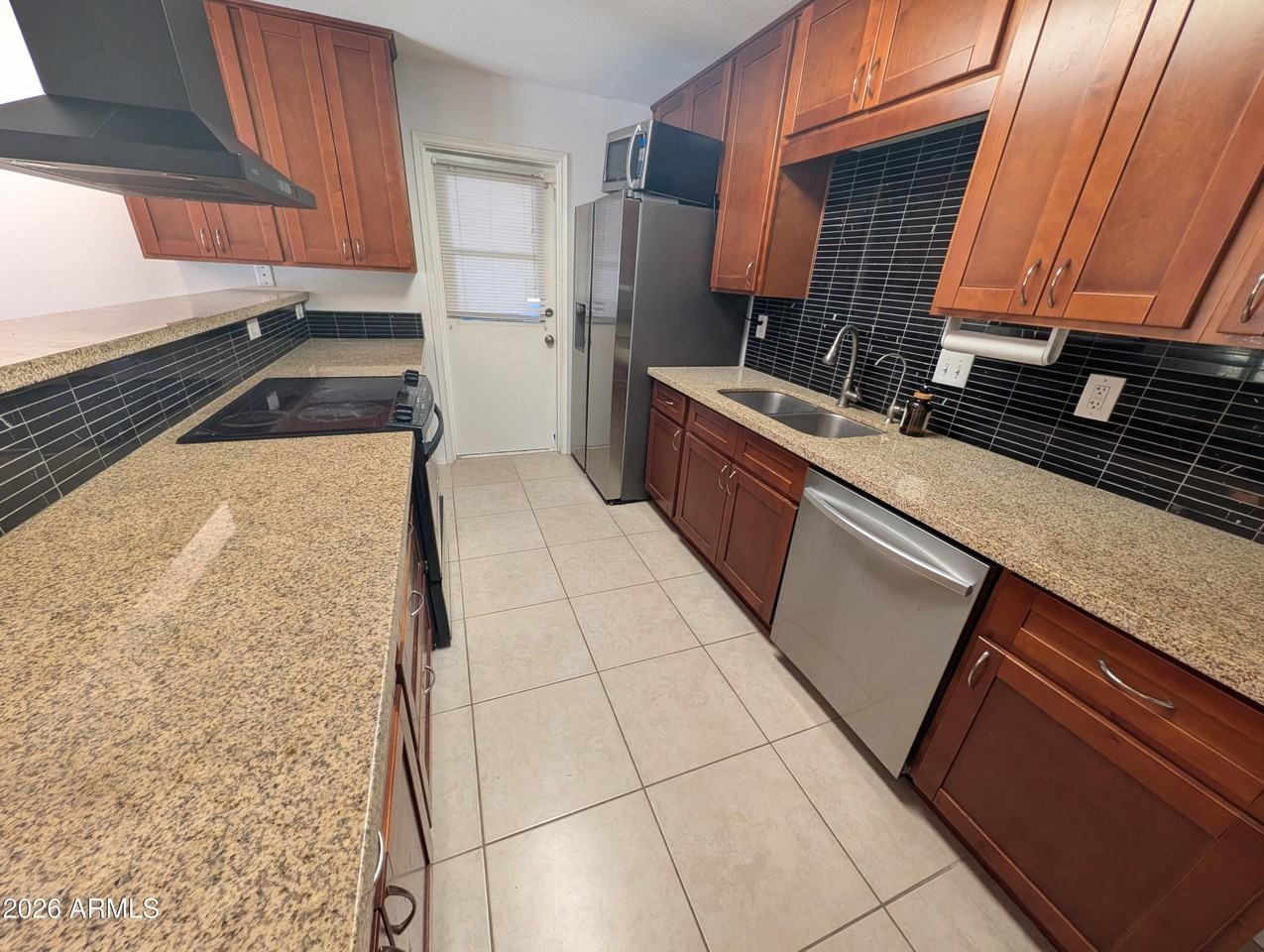 1039 E Larkspur Ln - Photo 6 of 23