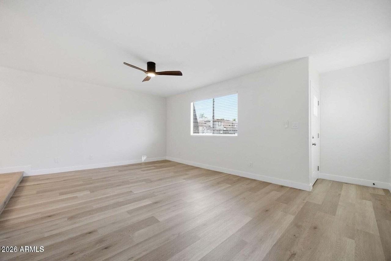 943 N Revere - Photo 3 of 28