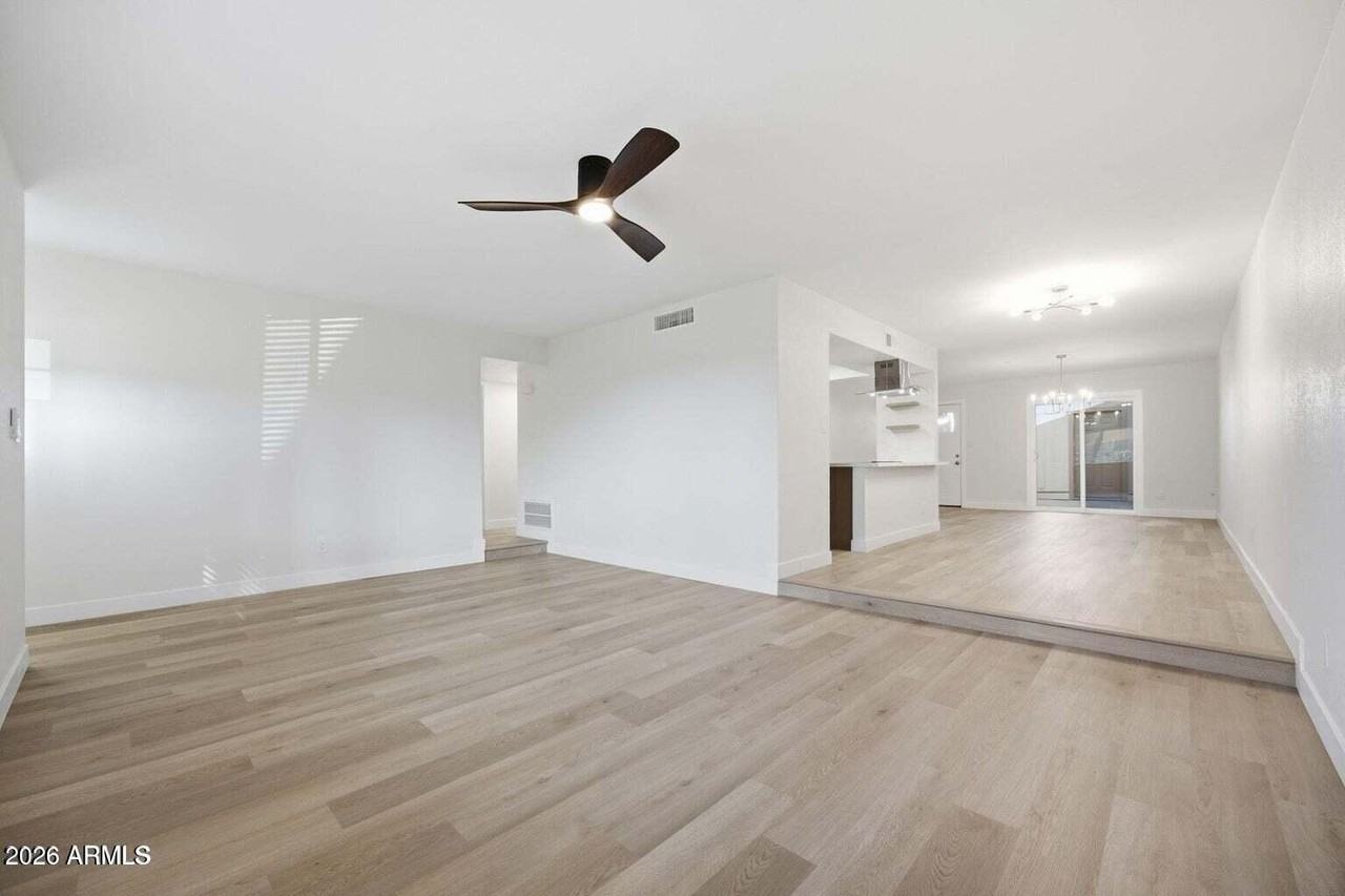 943 N Revere - Photo 4 of 28