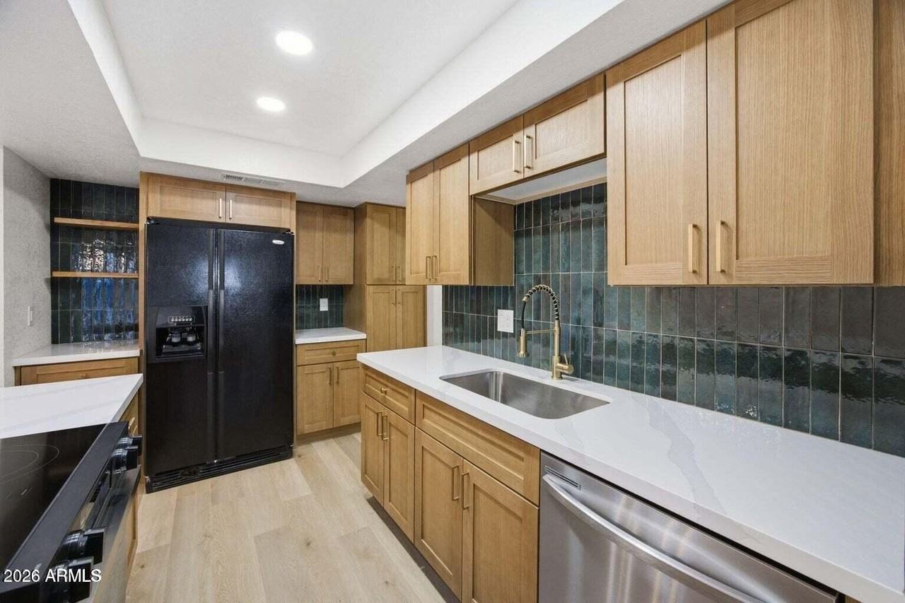 943 N Revere - Photo 6 of 28