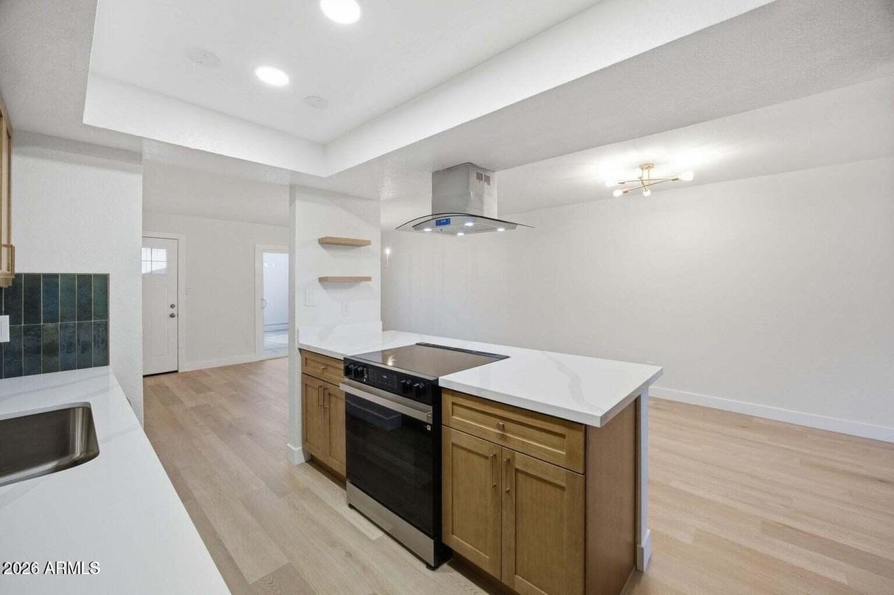 943 N Revere - Photo 7 of 28