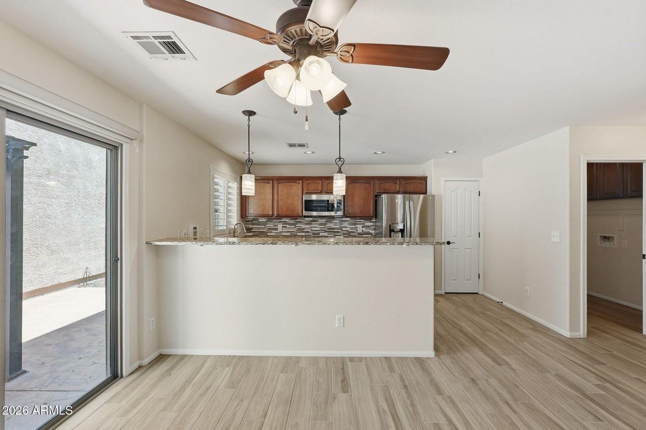 1006 S Deerfield Ln - Photo 3 of 17