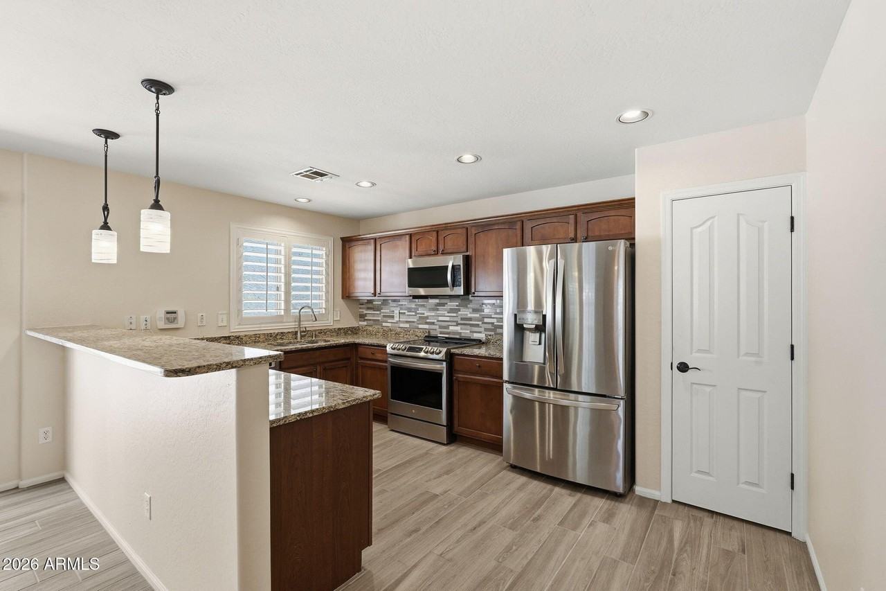 1006 S Deerfield Ln - Photo 4 of 17