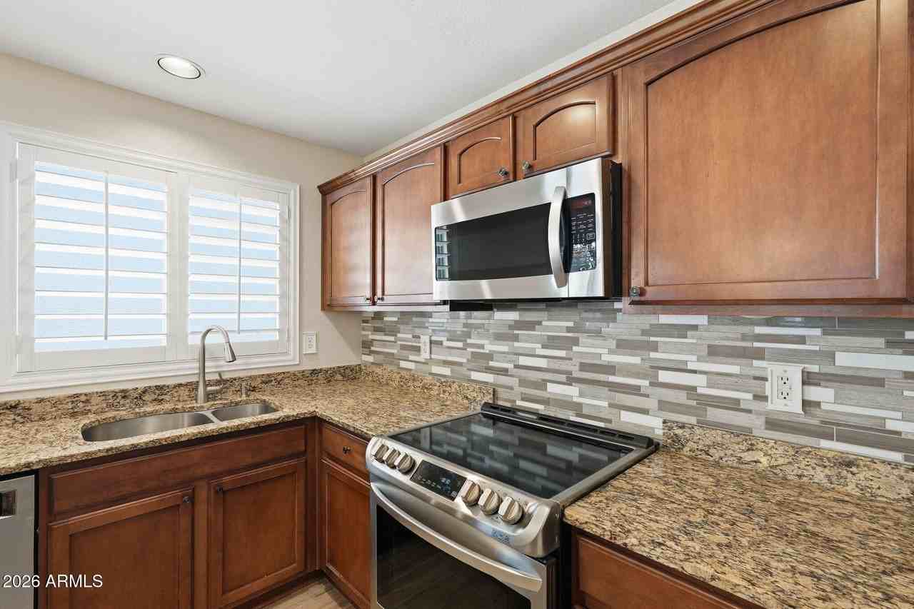 1006 S Deerfield Ln - Photo 5 of 17