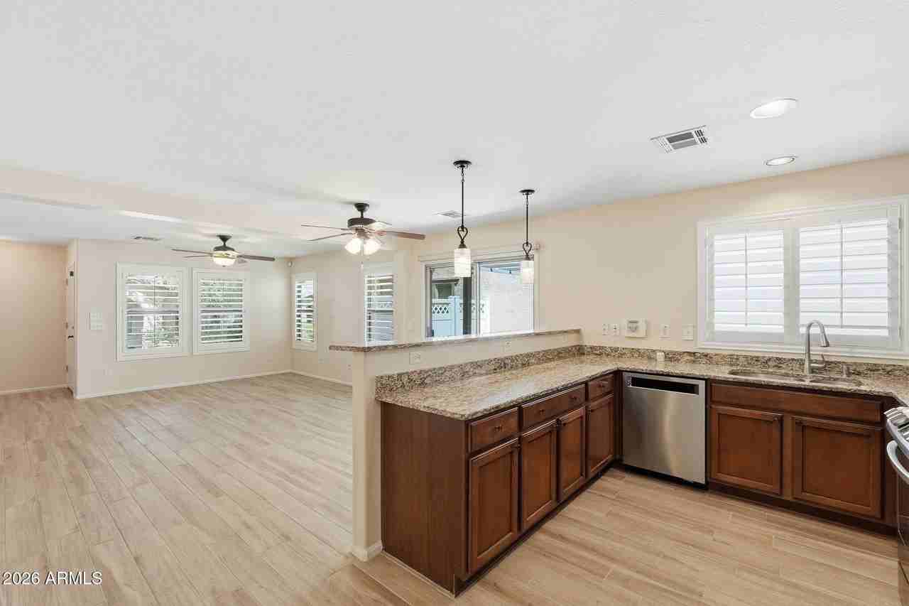 1006 S Deerfield Ln - Photo 6 of 17