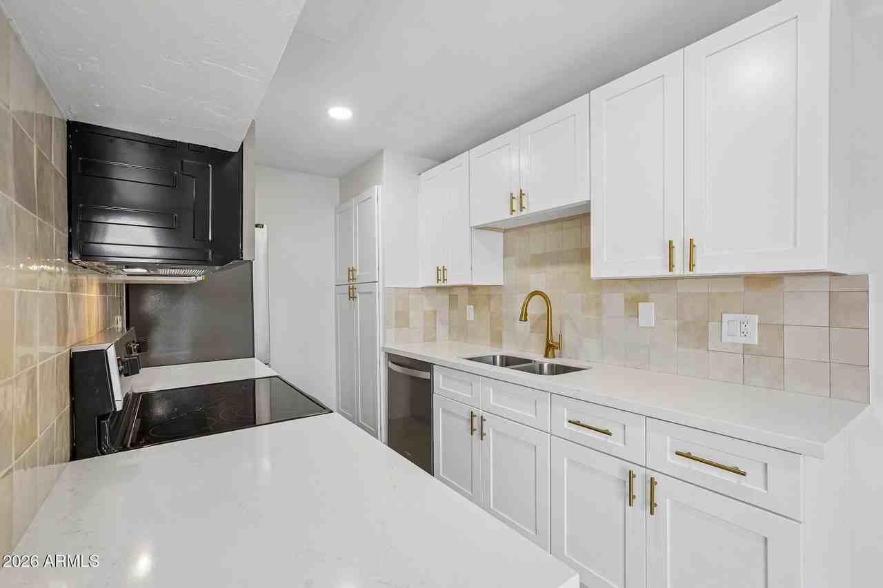 5919 W Golden Ln - Photo 5 of 21