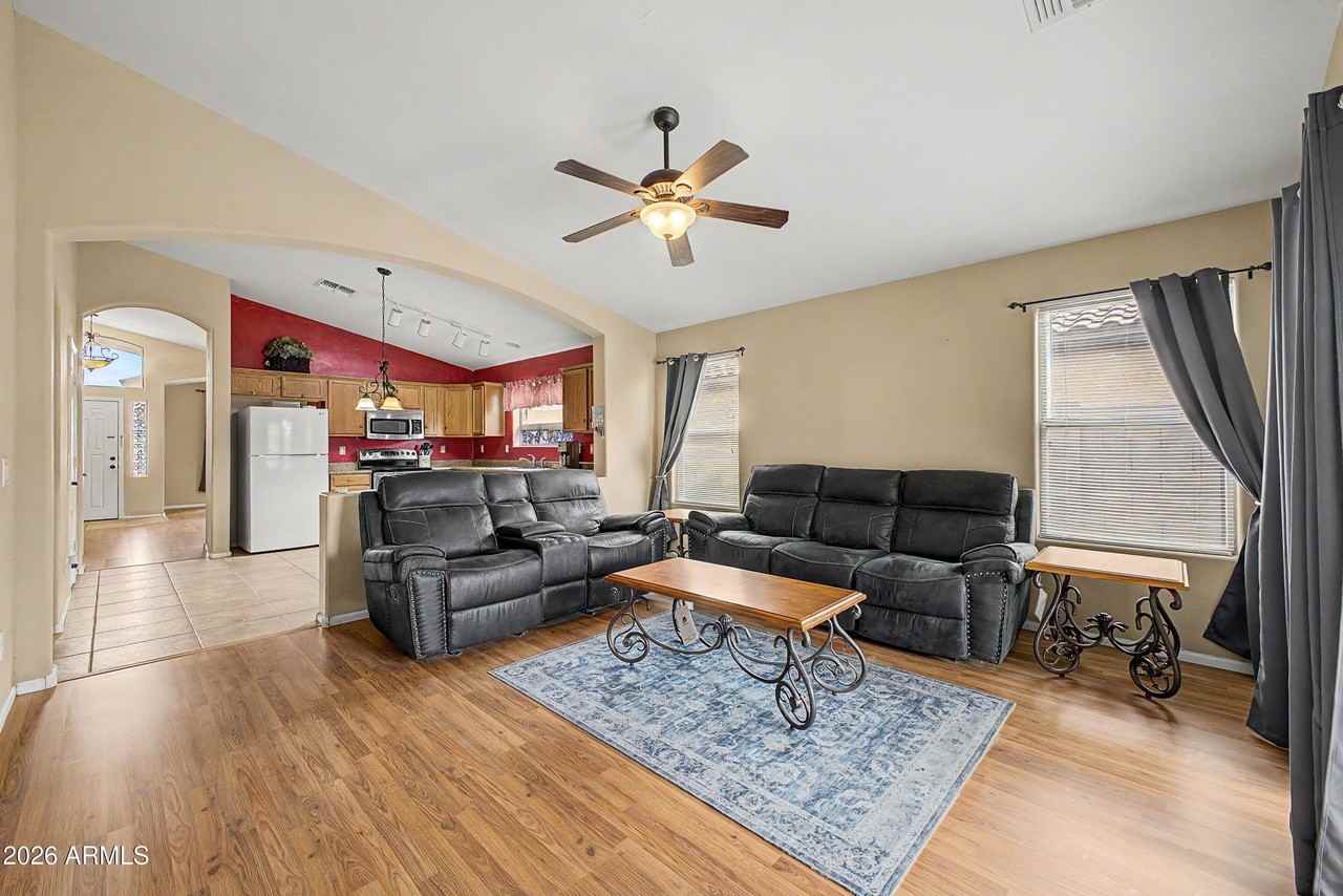 642 W Mesquite Tree Ln - Photo 3 of 7