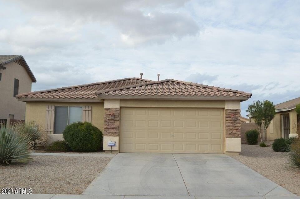 42426 W Desert Fairways Dr - Photo 2 of 15