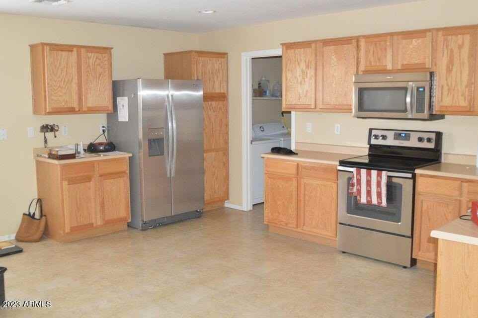42426 W Desert Fairways Dr - Photo 3 of 15