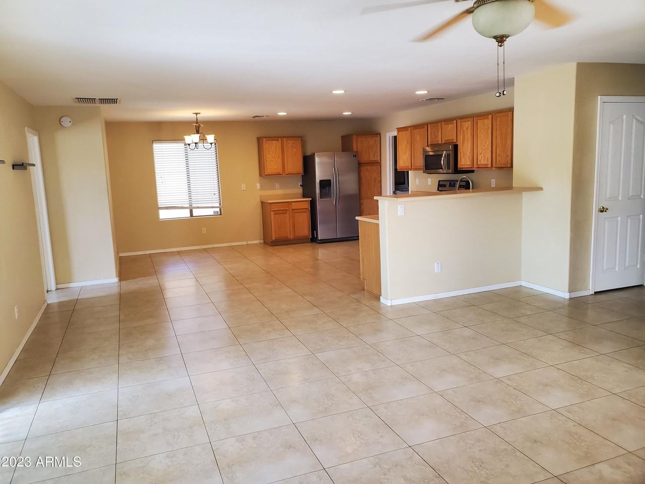42426 W Desert Fairways Dr - Photo 4 of 15