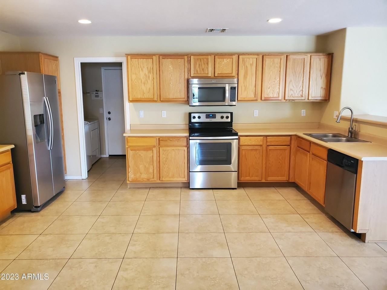42426 W Desert Fairways Dr - Photo 5 of 15