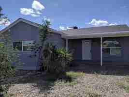 featured image of 419 W 10th St
