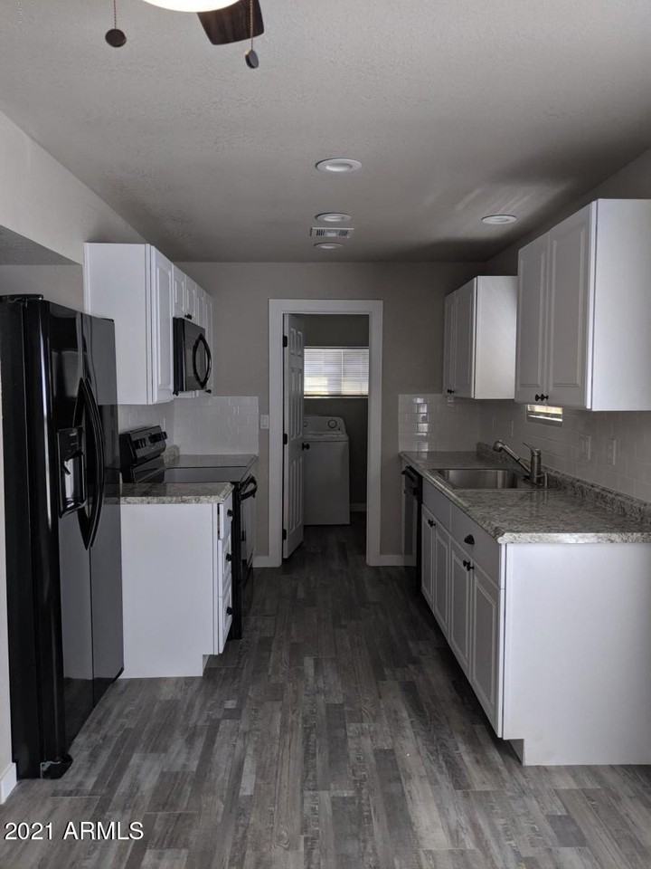 419 W 10th St - Photo 5 of 12