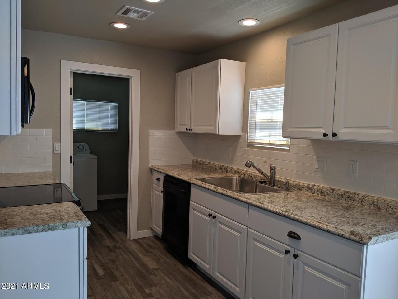 419 W 10th St - Photo 7 of 12