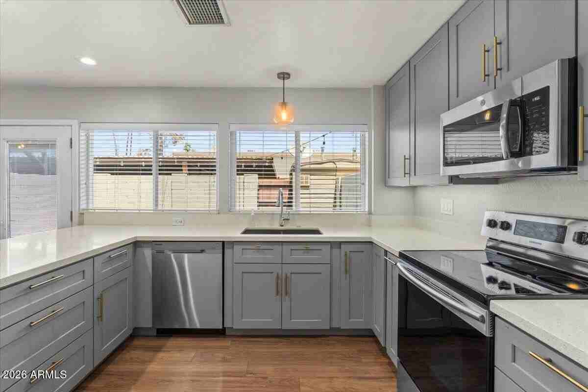 4233 N Miller Rd - Photo 4 of 42