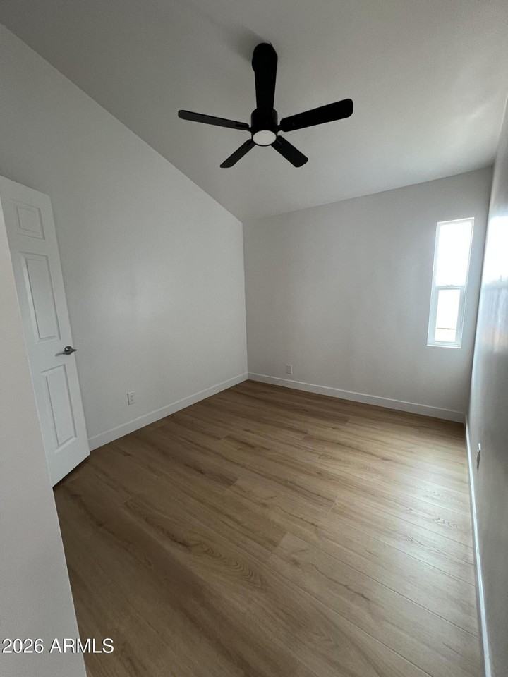 901 N Coolidge Ave - Photo 6 of 12