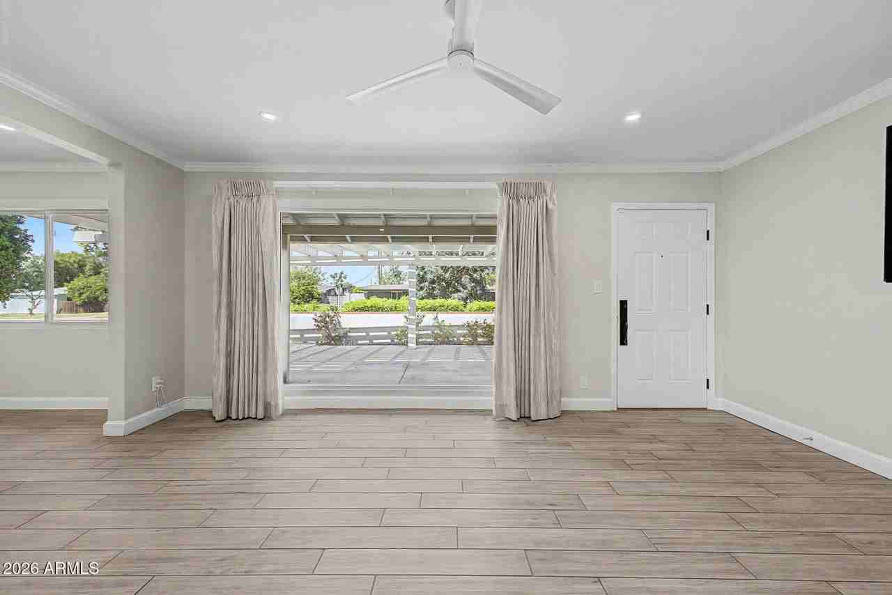 5539 N 19th St - Photo 4 of 33