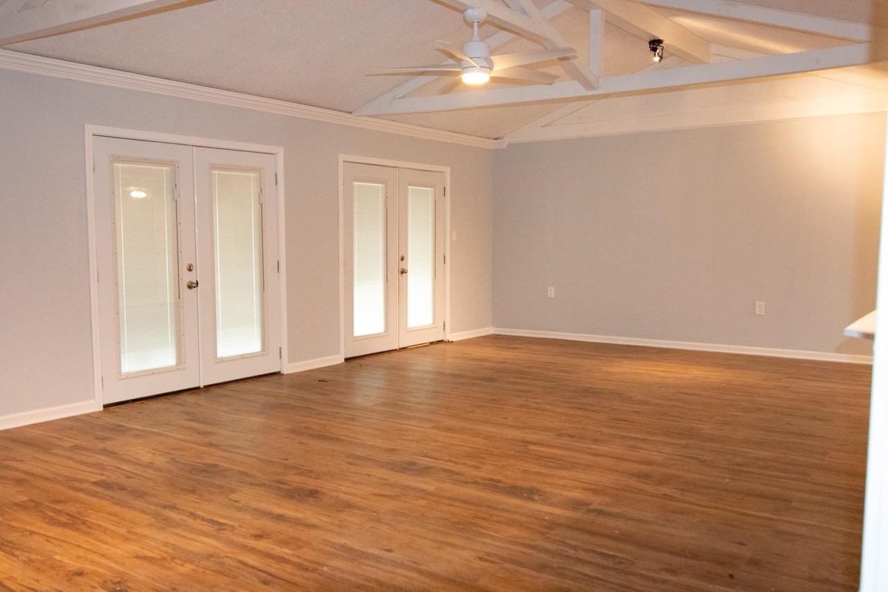 3306 Timberlane Cir - Photo 2 of 14