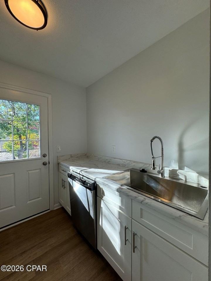 1501 Chestnut Ave #C - Photo 4 of 10