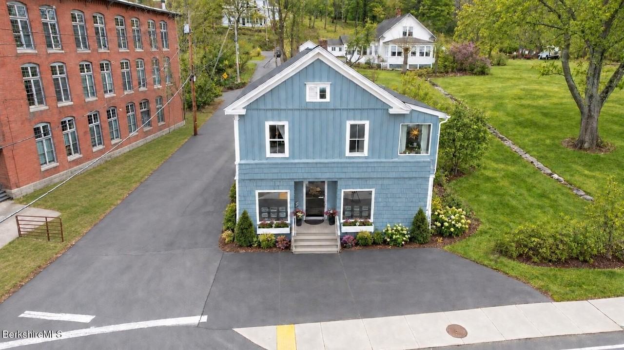 402 Park St #1stFL - Photo 2 of 10