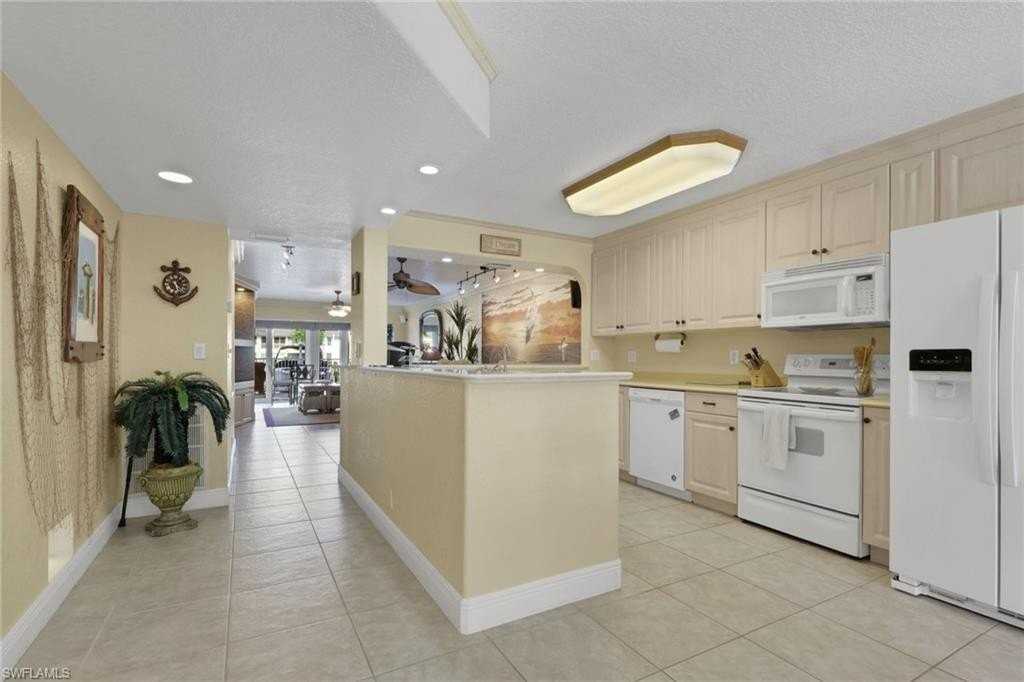 4206 Se 20th Pl Apt 102 - Photo 5 of 41