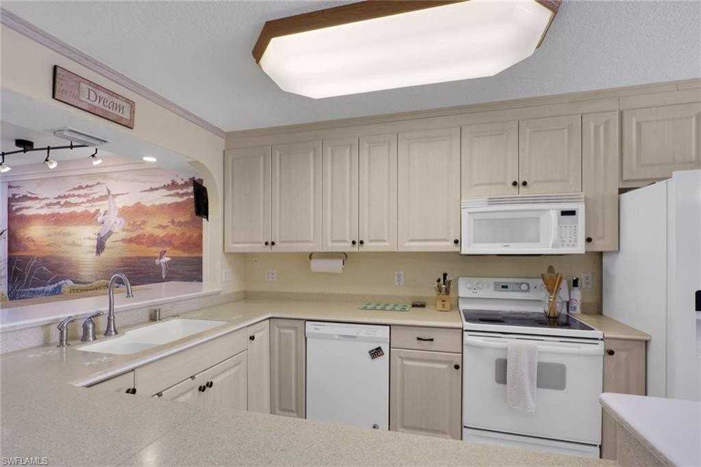 4206 Se 20th Pl Apt 102 - Photo 7 of 41