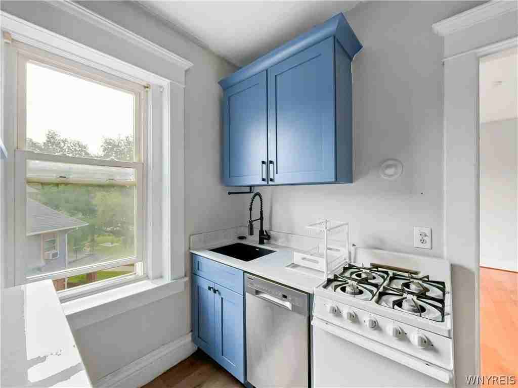 1363 Delaware Ave - Photo 7 of 10