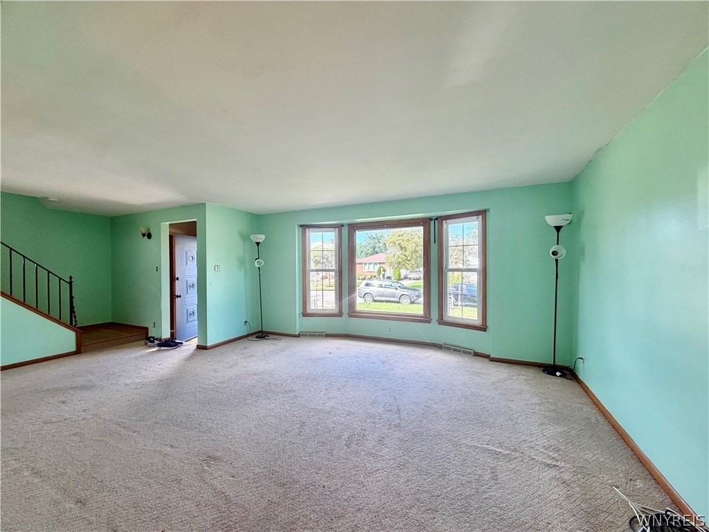 47 Leonore Rd - Photo 3 of 15