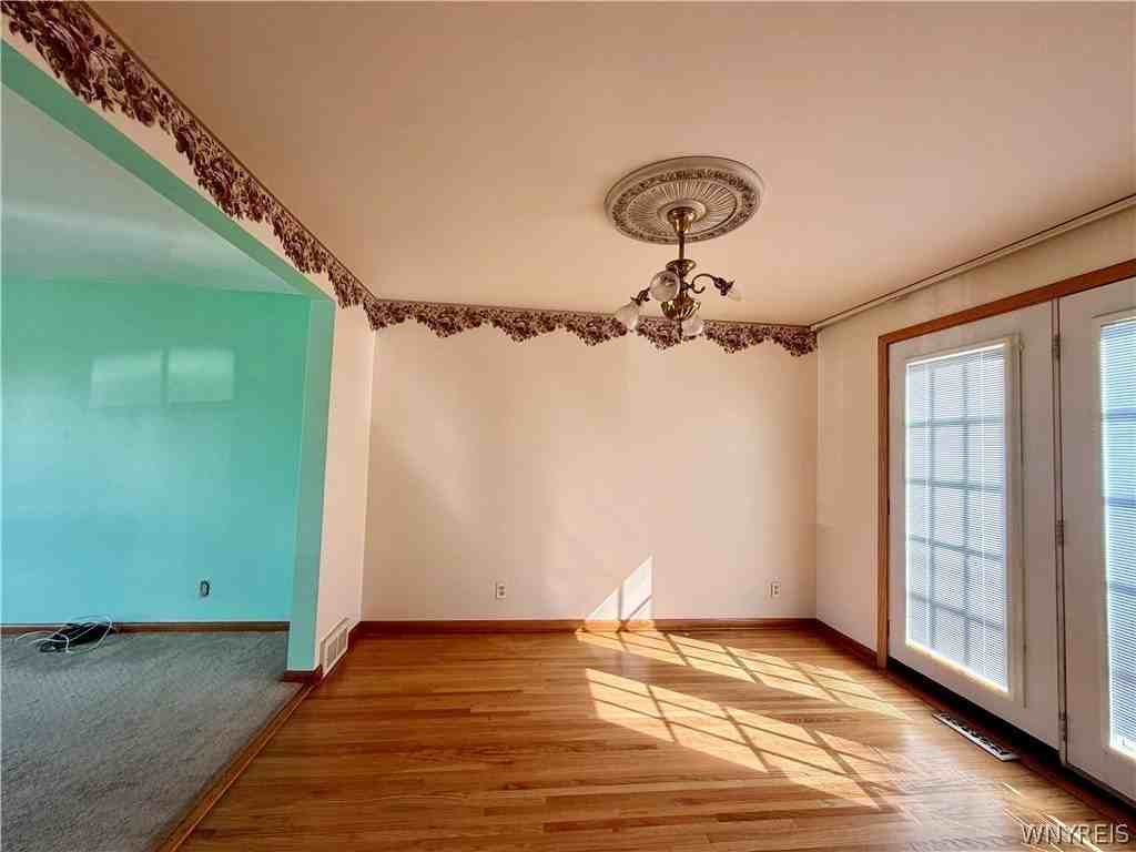 47 Leonore Rd - Photo 5 of 15