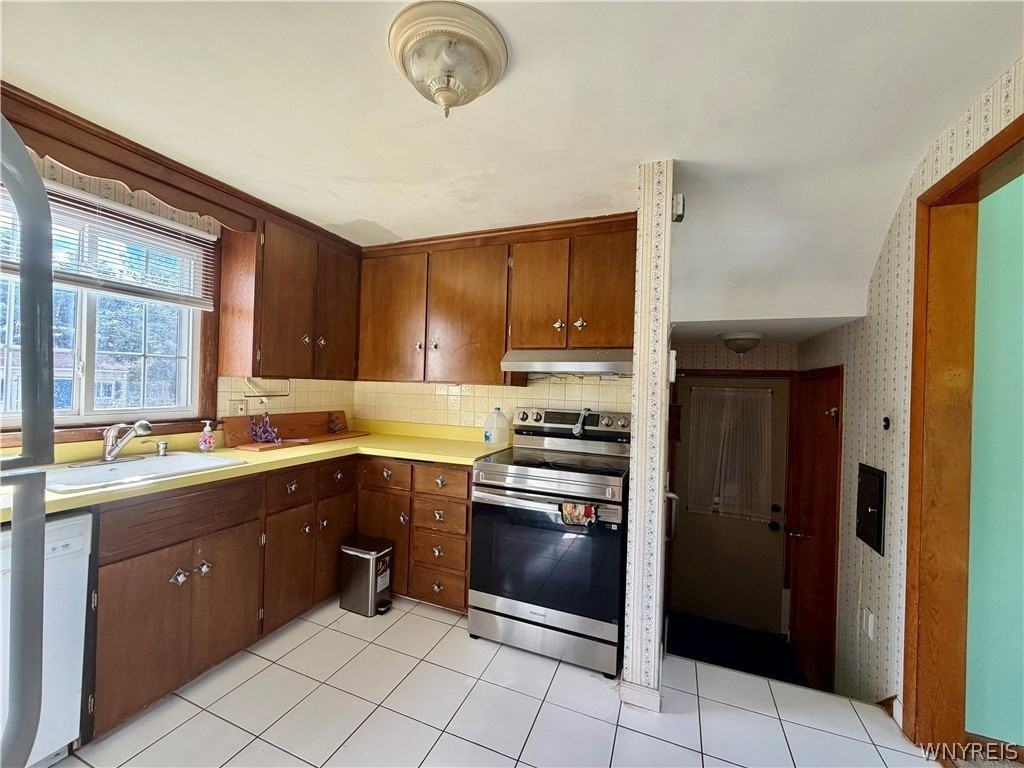 47 Leonore Rd - Photo 7 of 15