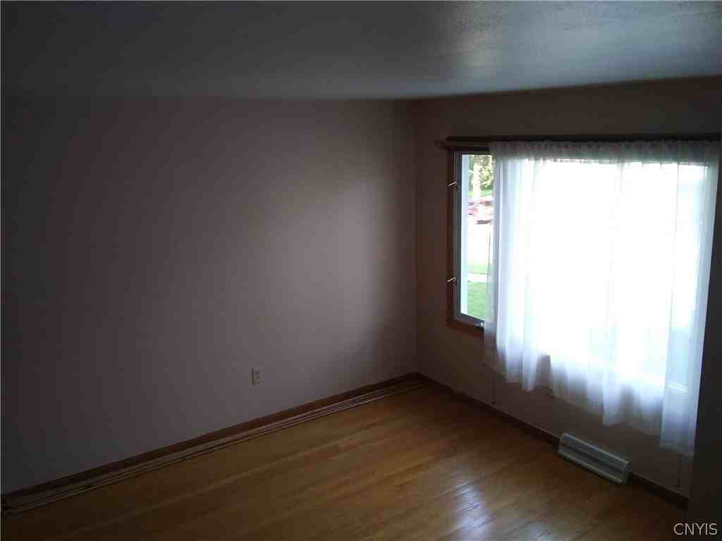 312 Cayuga St - Photo 3 of 14