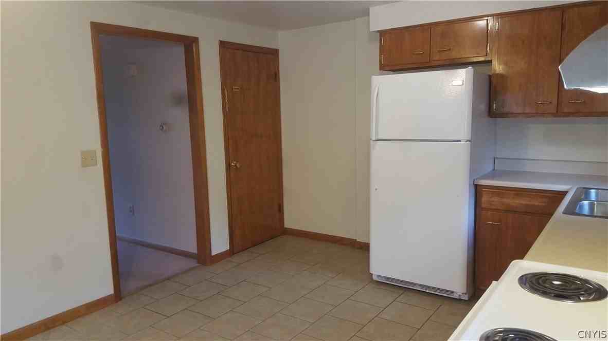 312 Cayuga St - Photo 4 of 14