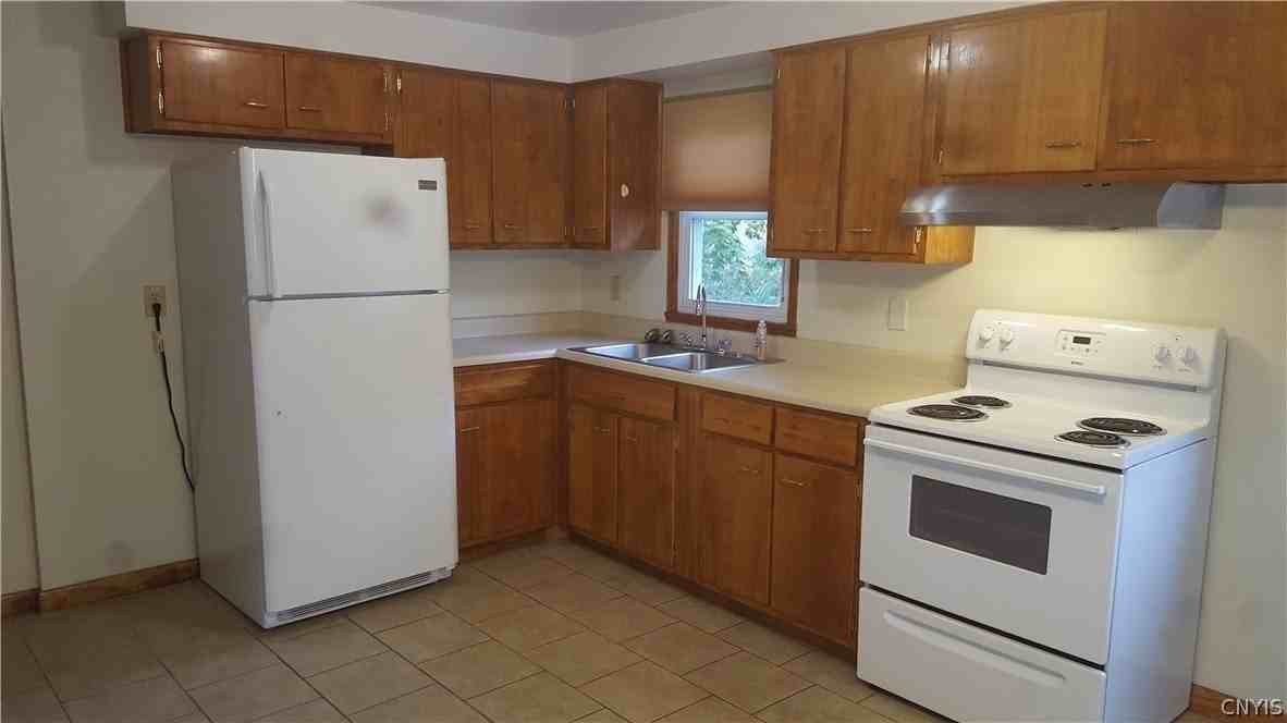 312 Cayuga St - Photo 6 of 14