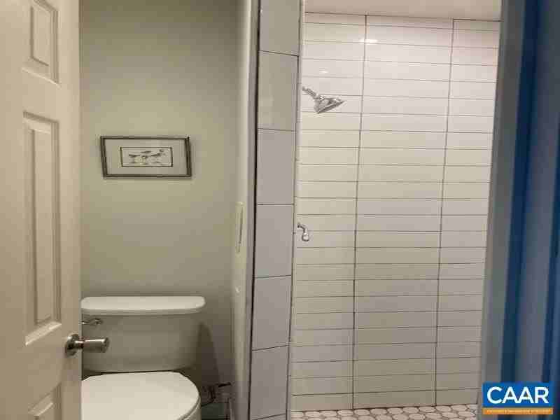 470B Grass Ct #B - Photo 3 of 8