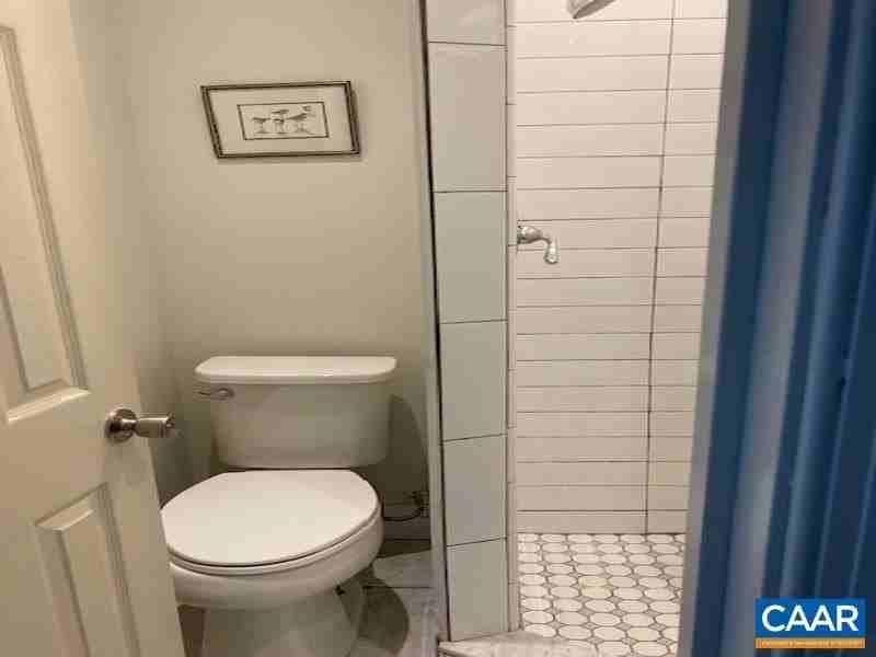 470B Grass Ct #B - Photo 4 of 8
