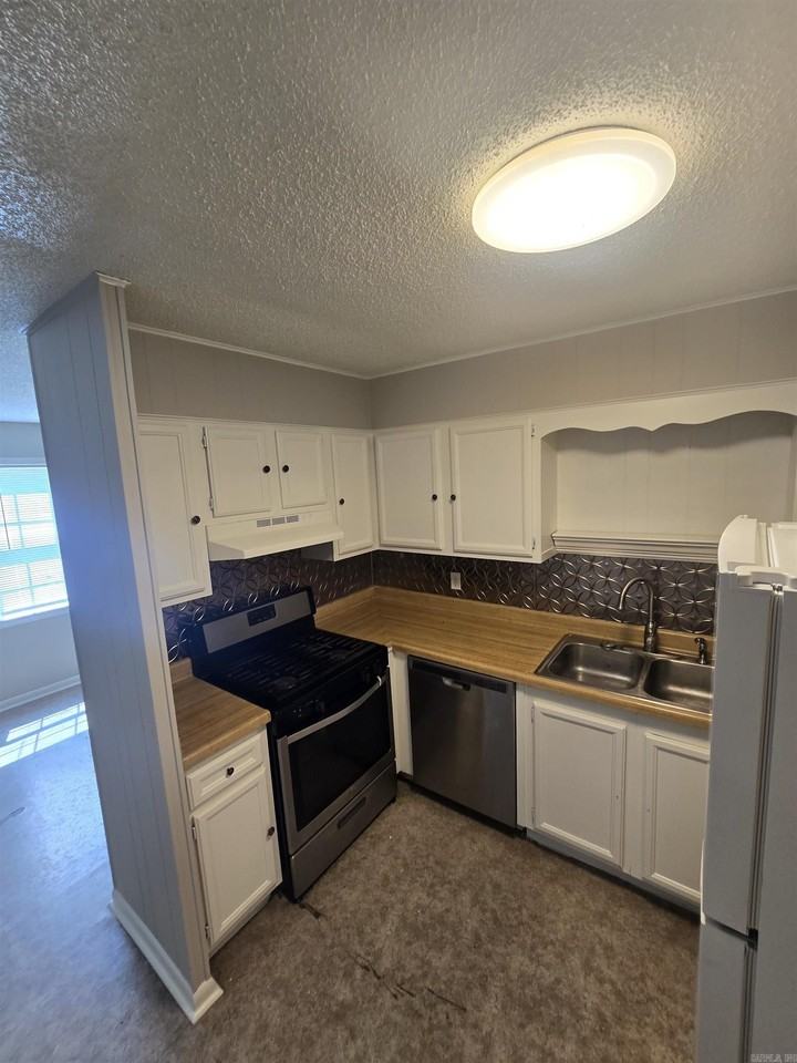 303 S Border St #E - Photo 4 of 11