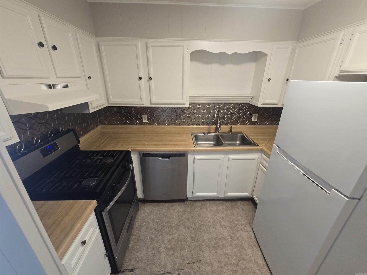 303 S Border St #E - Photo 5 of 11