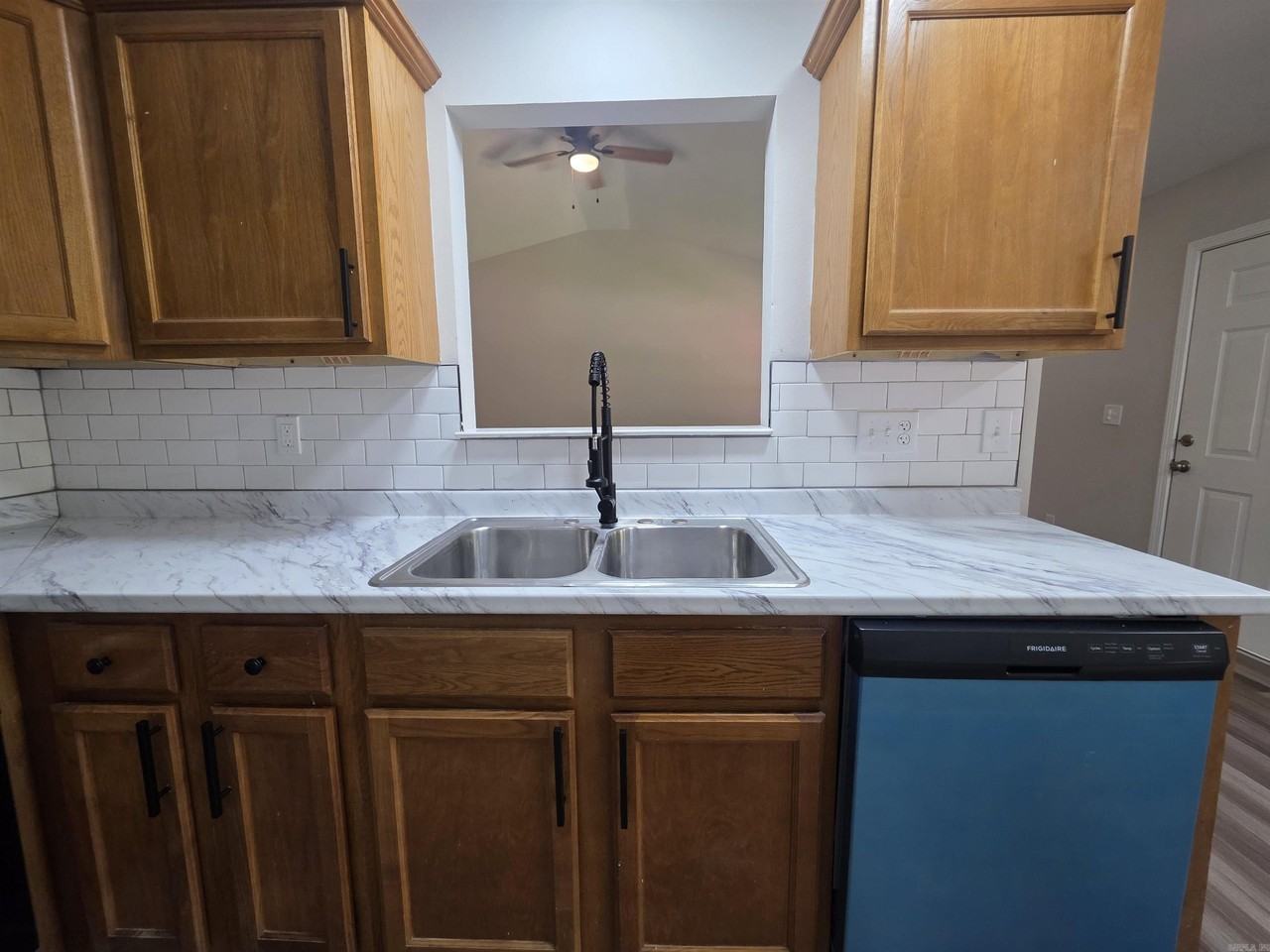 209 Rose St - Photo 7 of 29