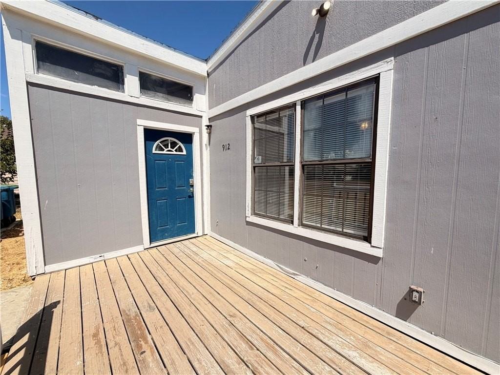 912 Denver St - Photo 4 of 38