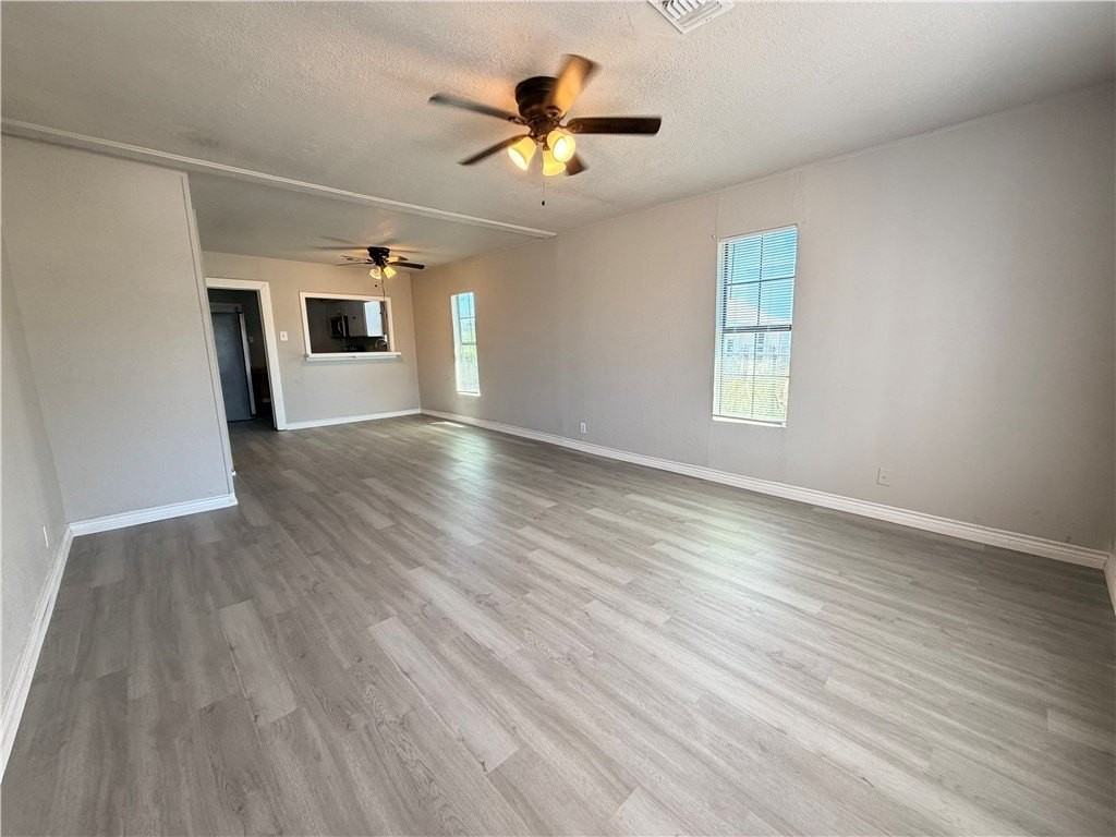 912 Denver St - Photo 5 of 38