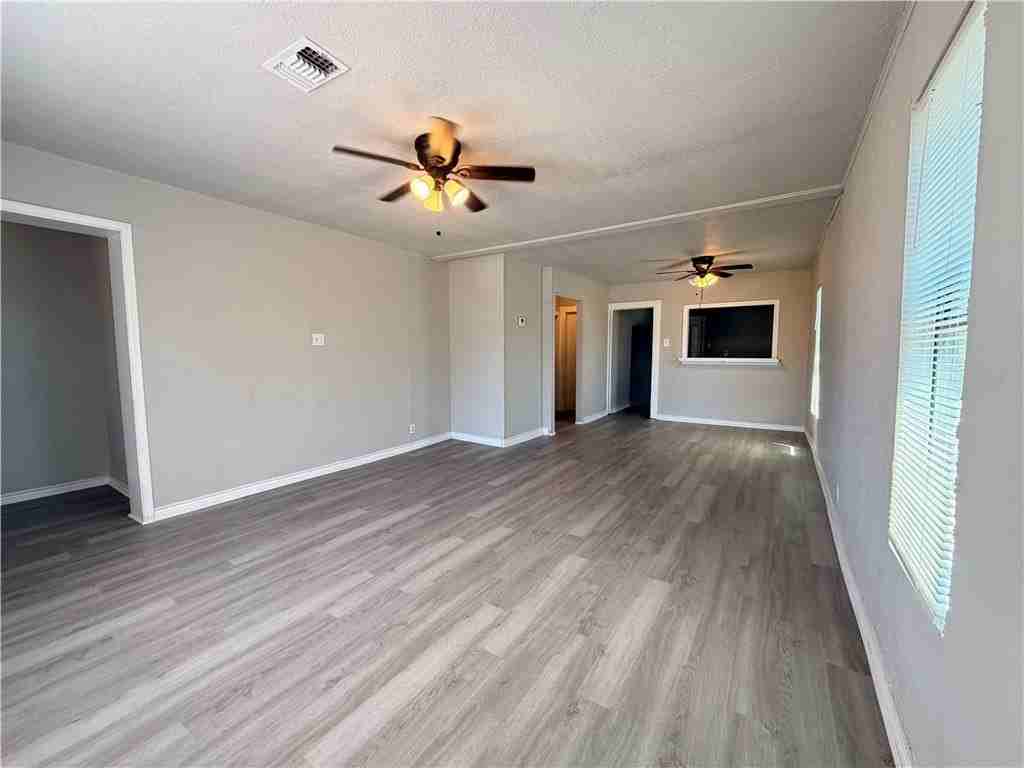 912 Denver St - Photo 6 of 38