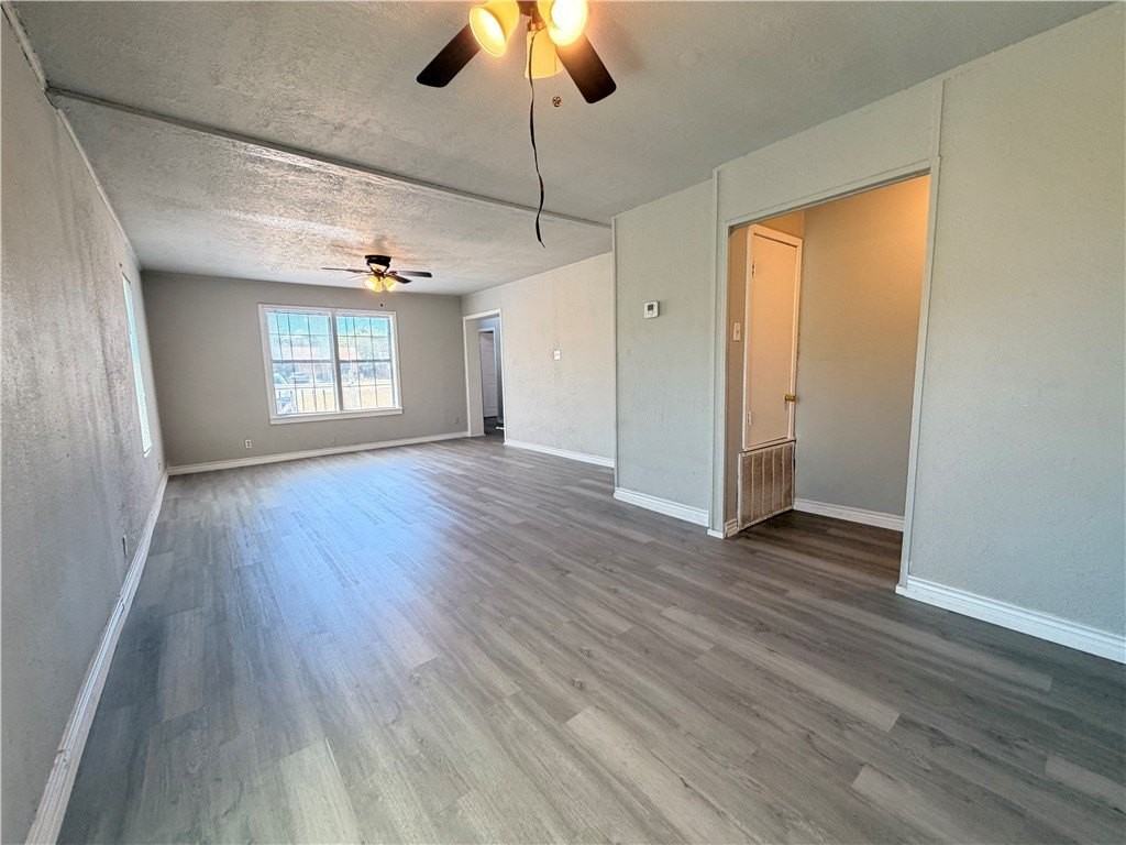912 Denver St - Photo 7 of 38