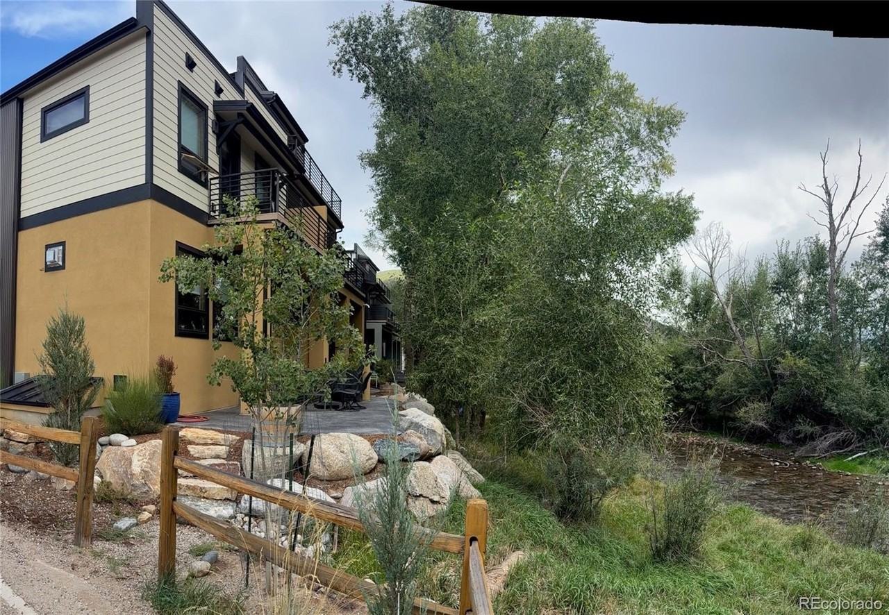 205 Two Rivers Rd #D - Photo 2 of 25