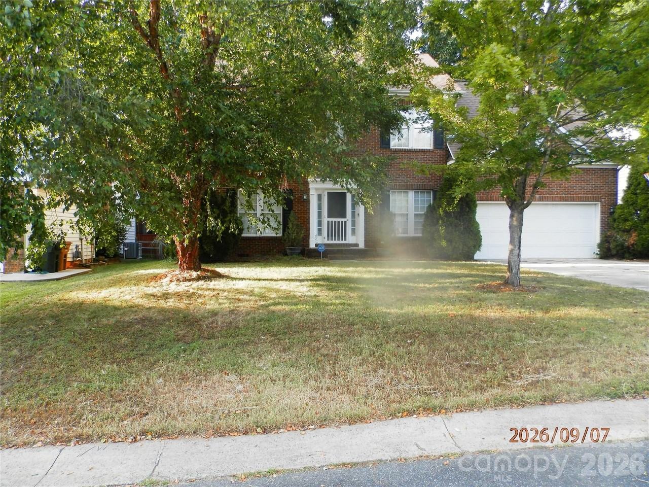 7910 Kingston Dr - Photo 2 of 12