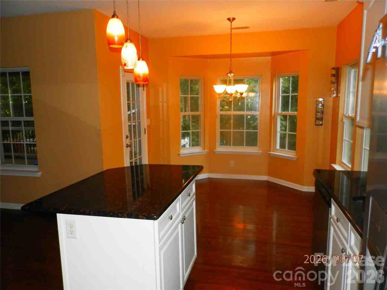 7910 Kingston Dr - Photo 4 of 12
