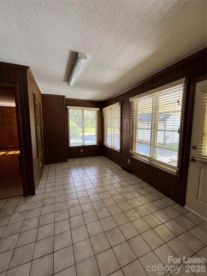 5625 Potter Rd - Photo 3 of 25